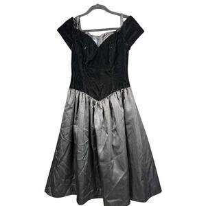 Vintage Jennifer Moore Dress Womens 6 Velvet Satin Off Shoulder Long 90s USA